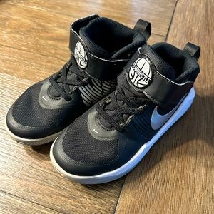 Kids basketball shoes